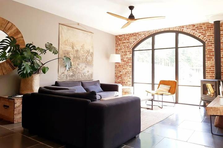 Location de vacances pour 10 personnes, avec piscine ainsi que jardin et vue, animaux acceptés dans Saint-Hilaire-Saint-Mesmin