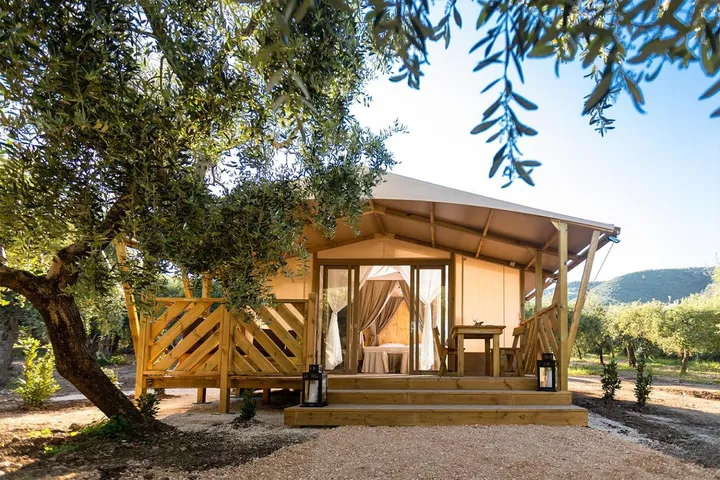 Parque de vacaciones para 4 personas, con piscina además de jardín y vistas, Se admiten mascotas - 1