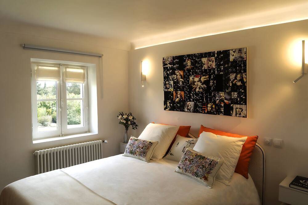 60m² for 2 people, panoramic views, private park and woodland, pets welcome. in Simiane-la-Rotonde, Forcalquier und Umgebung