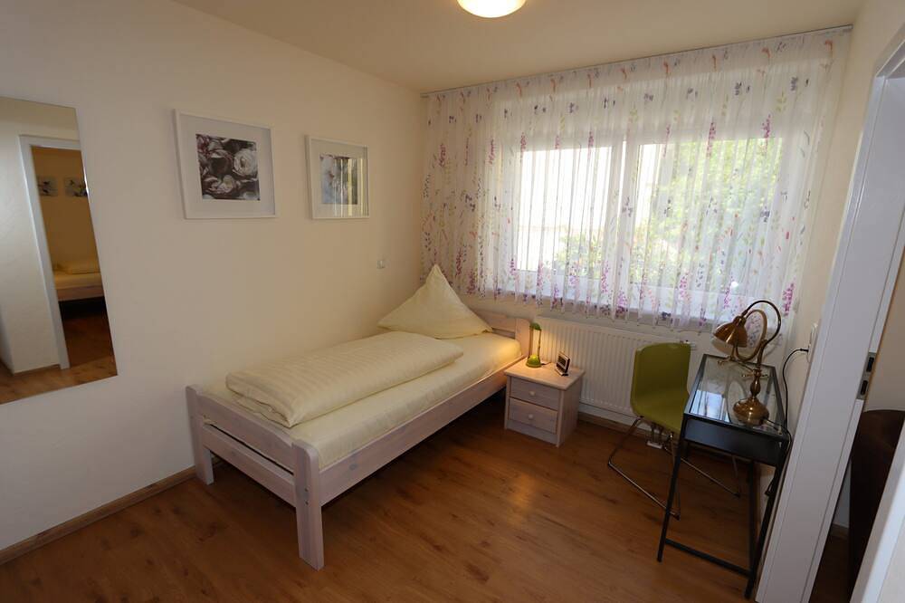 Ganze Wohnung, Komfortable Ferienwohnung 5 (63qm) - behindertengeeignet, kostenloses Wlan in Bad Steben, Landkreis Hof