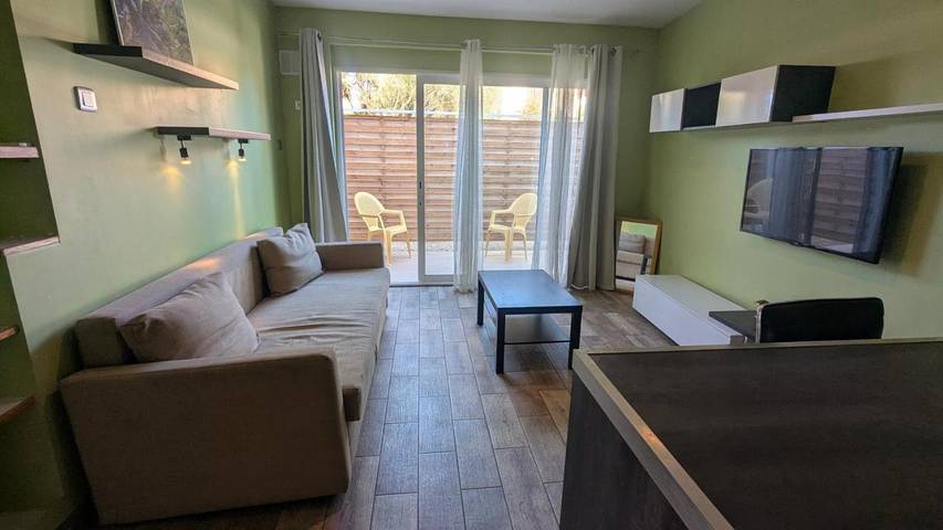 Ferienhaus für 2 Personen, mit Terrasse und Pool - 1