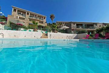 Cottage pour 4 personnes, avec vue ainsi que piscine et jardin à Cargèse