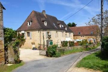 Gîte pour 6 personnes, avec jardin à Sainte-Mondane