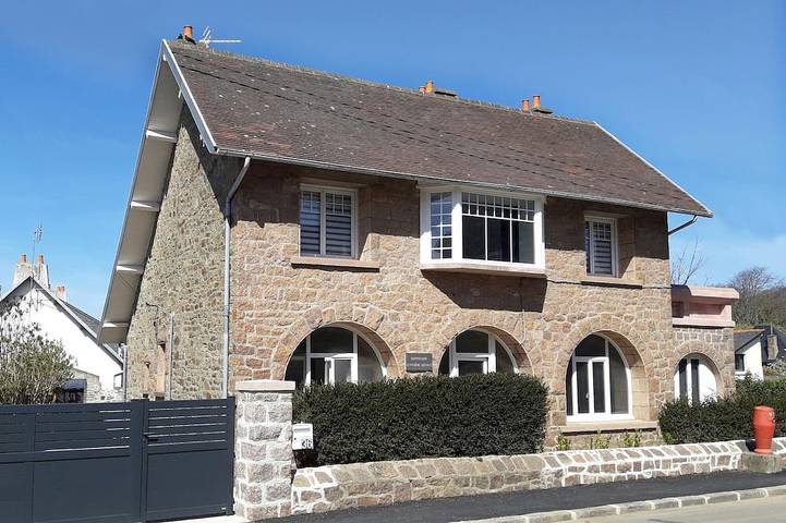 Gîte pour 15 personnes, avec terrasse et jardin à Perros-Guirec