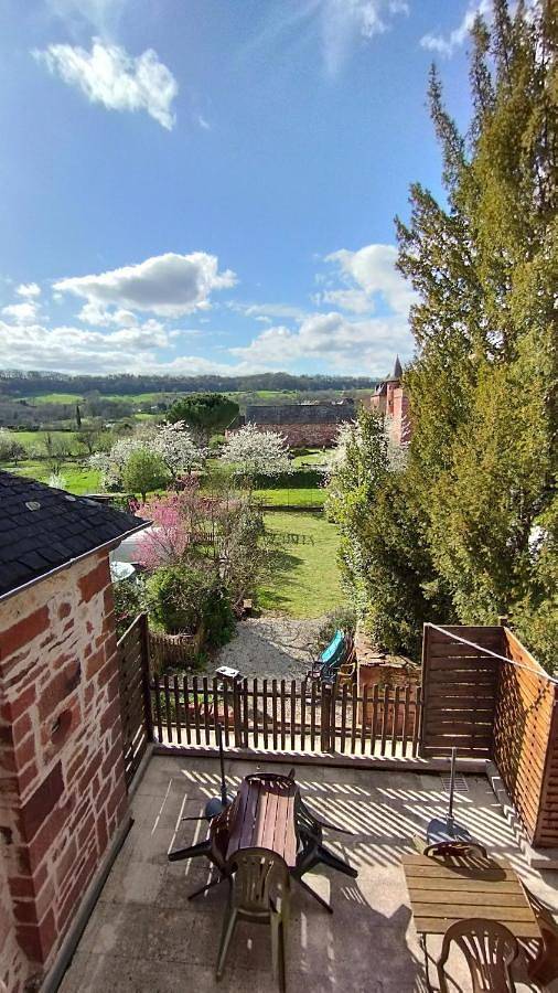 Location de vacances pour 8 personnes, avec Terrasse ainsi que Jardin et Vue à Collonges-la-Rouge - 4