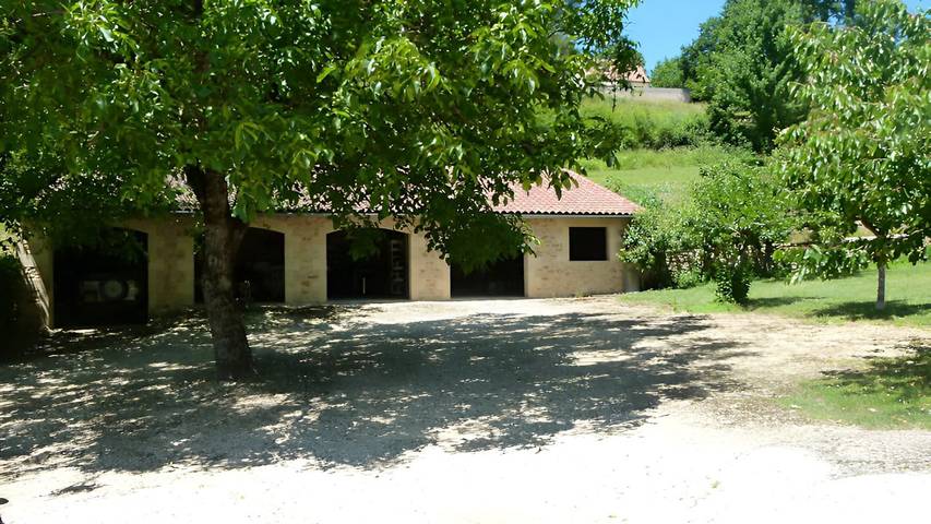 Gîte pour 3 personnes, avec terrasse ainsi que jardin et piscine, animaux acceptés à Sarlat-la-Canéda - 4