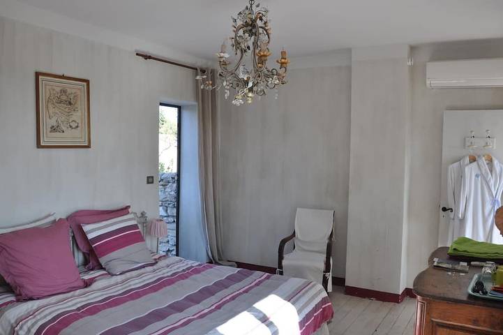 Juniorsuite-Suite-Ensuite mit Bad-Blick auf den Fluss-Suite Pamparigouste 1er in Villeneuve-lès-Avignon, Nimes und Umgebung