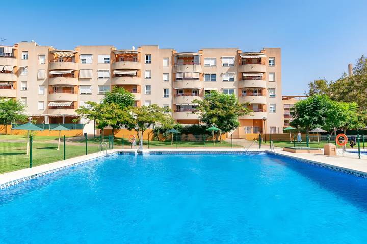 Casa de vacaciones para 3 personas, con jardín además de balcón y piscina para niños - 1