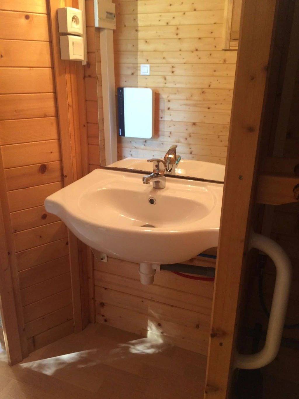 Zecamping 2* piscine chauffée locatif Tv 35m2 4 pers in Saint-Didier-en-Velay, Haute-Loire