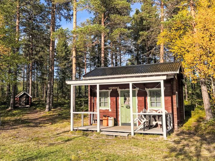 Schwedisches Holzhaus mit Grill und Terrasse in Lappland (Schweden)