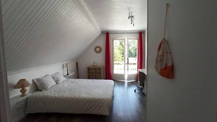 Chambre d’hôte pour 3 personnes, avec piscine et jardin, animaux acceptés à Saint-Clair-de-la-Tour