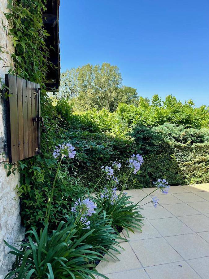 Location de vacances pour 6 personnes, avec vue et sauna ainsi que piscine et jardin, animaux acceptés à Thénac - 3