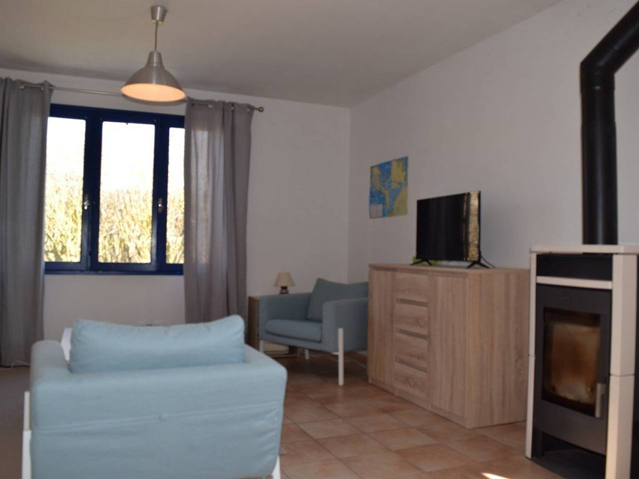 Cozy Beachside Home with Terrace, 5 Guests, Near Shops and Beach in La Guérinière, Noirmoutier