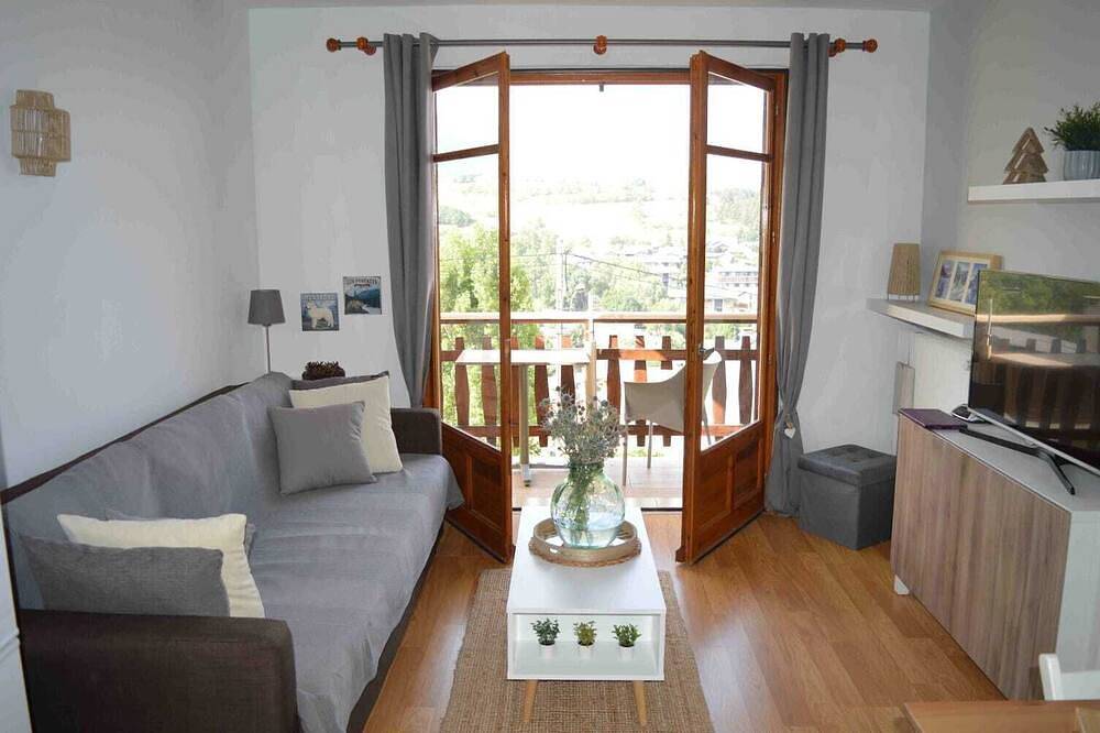 Appartement entier, Appart T2 économique 2/4 pers - vue sur la Cerdagne - chauffage inclu in Saillagouse, Parc naturel régional des Pyrénées catalanes