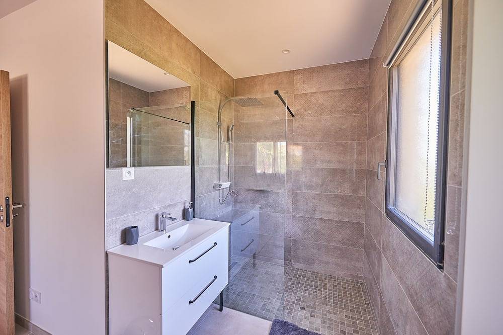 Villa vue exceptionnelle 4 étoiles certifiéspa et piscine chauffé à débordement in Servian, Côte méditerranéenne (France)