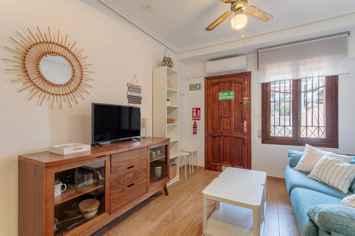 Bungalow 'Casa De Verónica' con terraza privada, Wi-Fi y aire acondicionado in Santa Pola, Costa Blanca