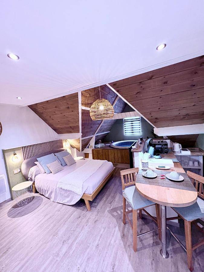 Chambre d’hôte pour 3 personnes, avec jacuzzi et balcon dans Parc naturel régional de l'Avesnois - 3
