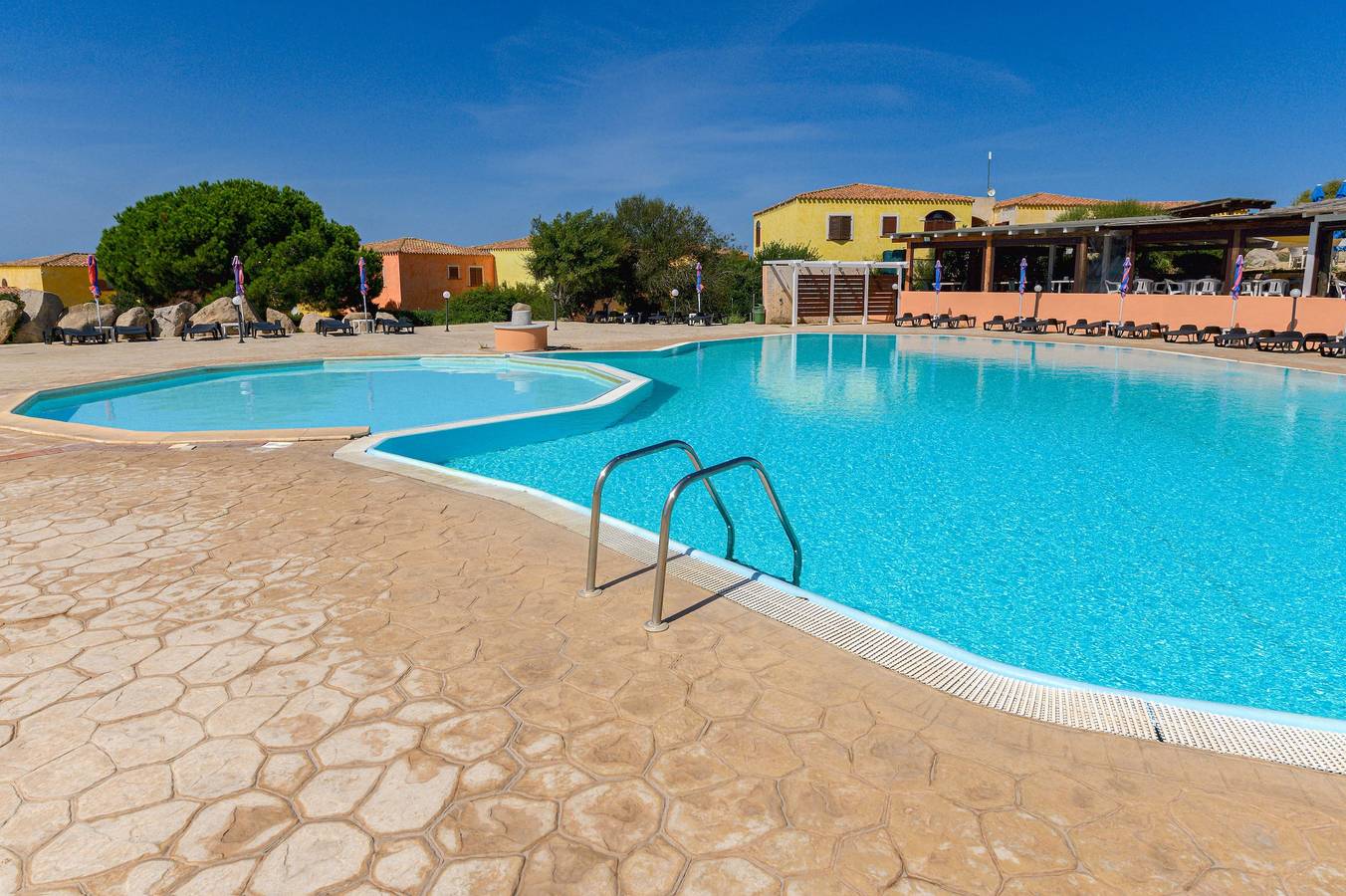 Ferienhaus 'Appartamento Residenz Mirice' mit Gemeinschaftspool, Wlan und Klimaanlage in Vignola Mare, Aglientu