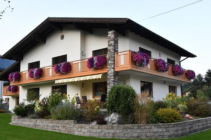 Ferienwohnung für 2 Personen, mit Garten und Ausblick in Höfen