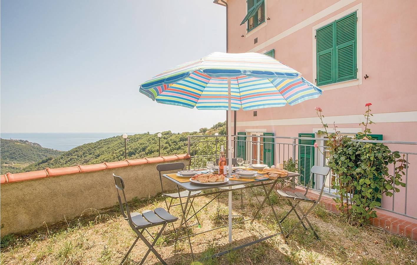 Ganze Ferienwohnung, Gemütliche Wohnung mit Parkplatz und Internet, in der Nähe von Moneglia in Moneglia, Riviera di Levante