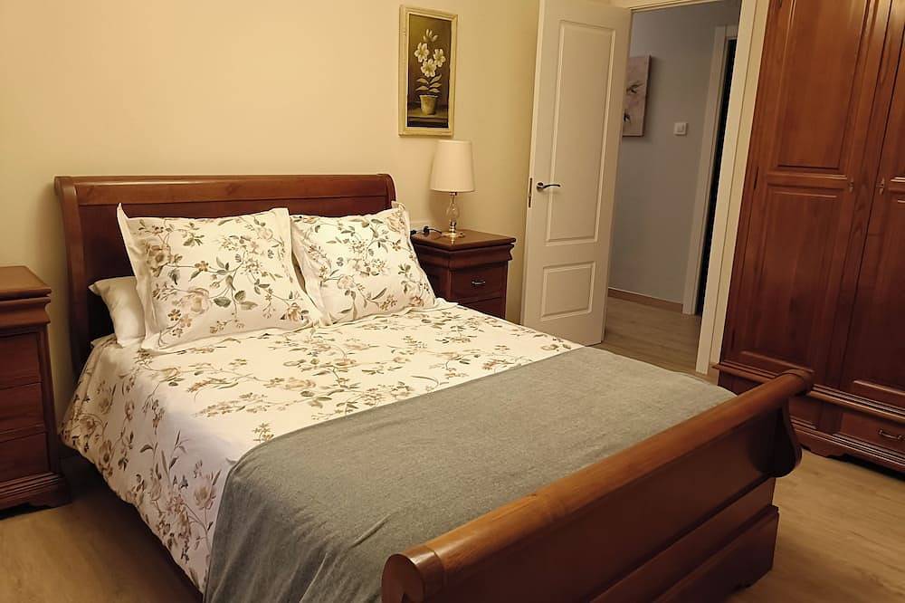 Casa do Olmo Villa with farm in an urban environment. Close to beaches. in Ortigueira, Galician Coast