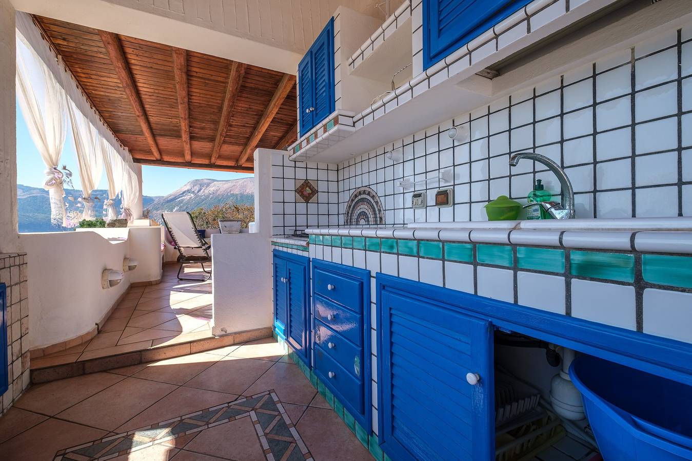 Vacation Home "Jerà C18 Bis Vista Mare" with Sea View, Private Terraces & Wi-Fi in Vulcano