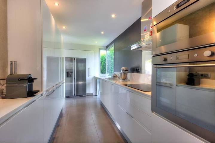 Location de vacances pour 8 personnes, avec jardin et terrasse à Carros - 2