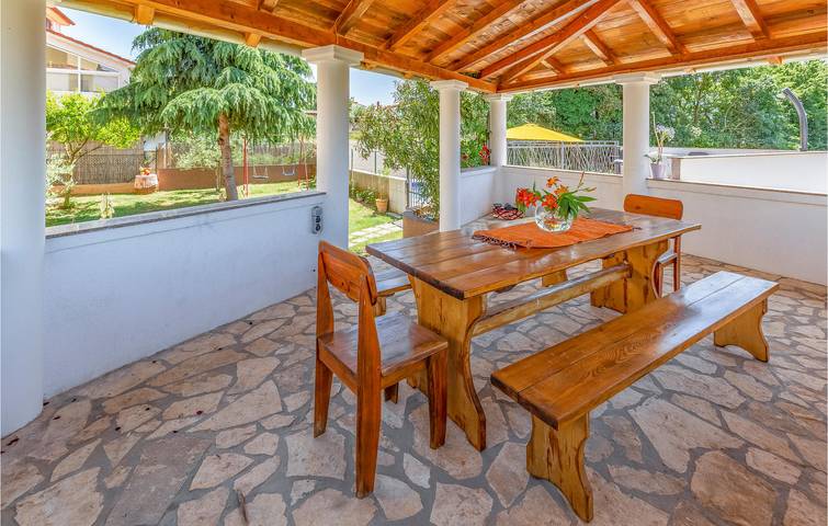 Gîte pour 7 personnes, avec terrasse à Pula - 4
