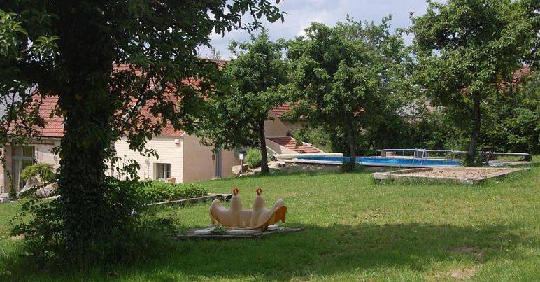 Location de vacances pour 20 personnes, avec sauna et piscine ainsi que vue et jardin, animaux acceptés à Saint-Germain-des-Champs - 3