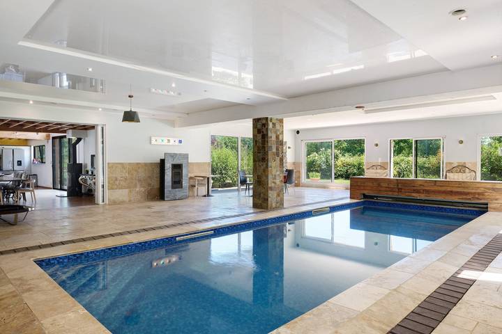 Villa « Samagestia » avec piscine intérieure et jacuzzi in Saint-Médard-sur-Ille, Région de Rennes