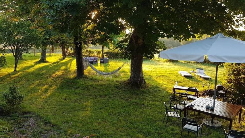 Location de vacances pour 16 personnes, avec Jacuzzi et Terrasse ainsi que Jardin et Bassin pour enfant à Préveranges