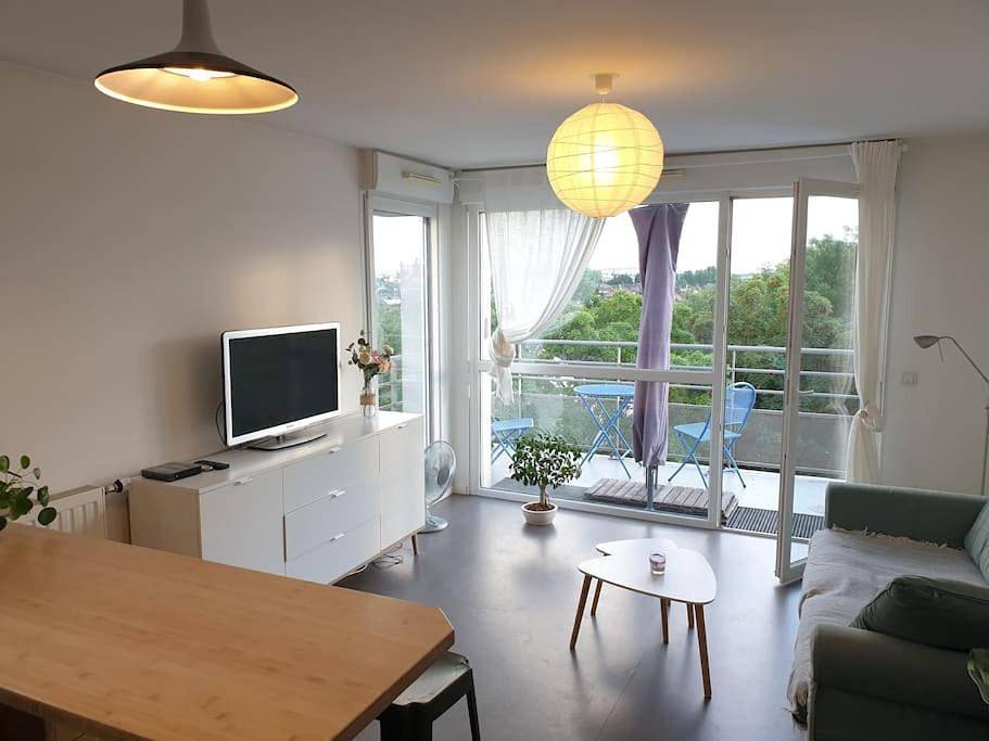 Appartement entier, Two-Bedroom Apartment in Aulnay-sous-Bois, Seine-Saint-Denis