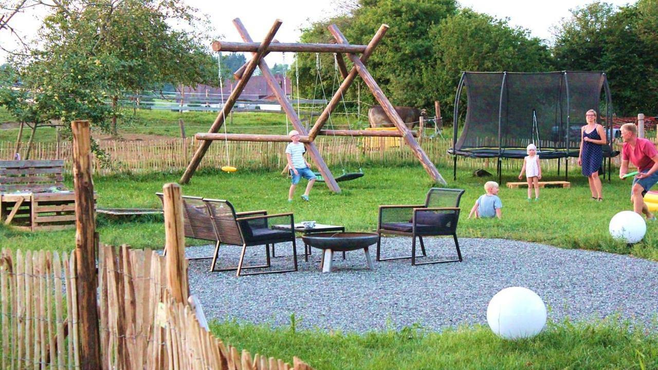 Ganze Wohnung, Allgäu Ferienhof Schönberger - Nachhaltige Design Wohnungen bis 6 Personen, Indoor- & Outdoorspielplatz, Lagerfeuer, Brötchenservice in Argenbühl, Region Bodensee-Oberschwaben