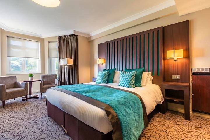 Hôtel pour 10 personnes, avec piscine et sauna ainsi que jacuzzi et terrasse dans Saint-Hélier - 4