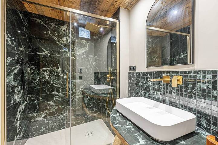 5★ Chalet for 8 — Vanoise & Courchevel — Private Sauna — Garden Terrace in Bozel, Massif de la Vanoise