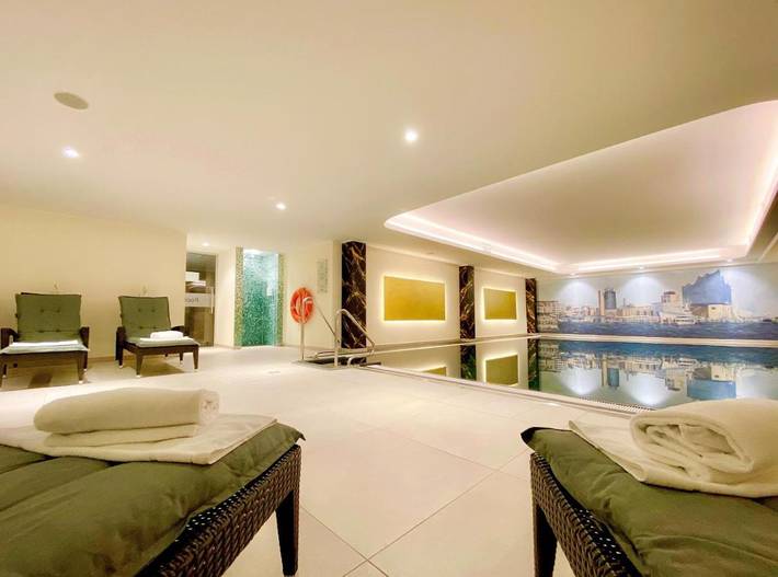 Hotel für 4 Personen, mit Terrasse und Pool sowie Sauna in Hamburg-Nord - 3