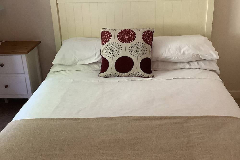 Moriston Cottage -  a cottage that sleeps 4 guests  in 2 bedrooms in Lochcarron, Highlands