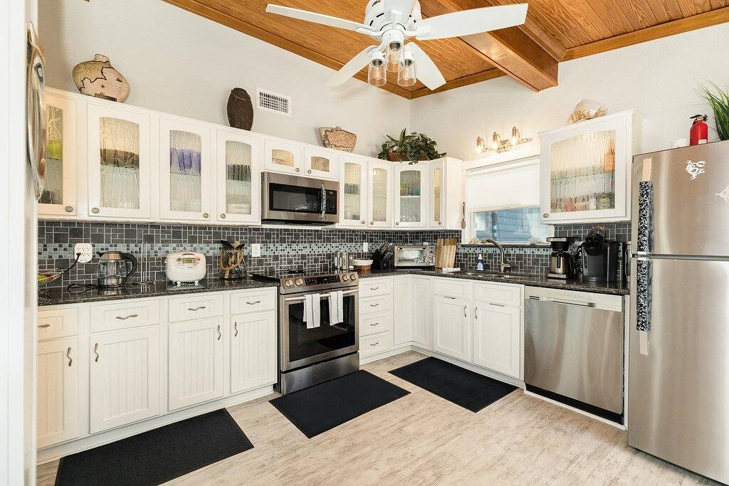 Bluewave Paradise - Huge Deck Overlooking the Sea! in Brazoria County