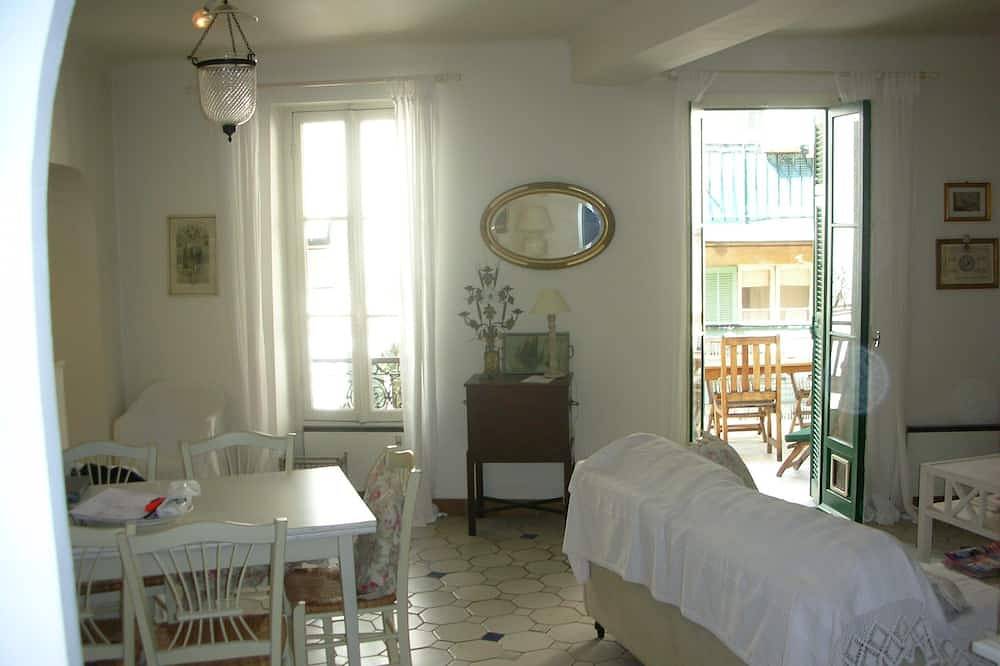 Apartamento entero, Amplio y encantador apartamento con terraza - muy céntrico en gl city in Villefranche-sur-Mer, Nizza Region