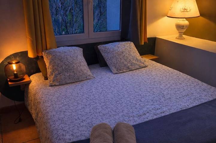 Gîte pour 12 personnes, avec piscine et jacuzzi à Cabasse - 4