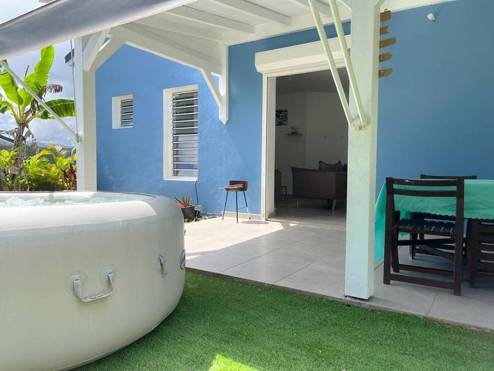 Villa pour 6 personnes, avec jacuzzi ainsi que jardin et piscine
