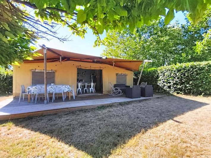 Location de vacances pour 7 personnes, avec Terrasse et Piscine à Vigeois