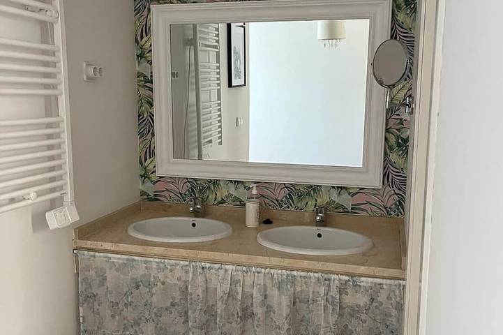 Casa Longy is a modern and spacious, beach and golf, family holiday home in La Alcaidesa, San Roque
