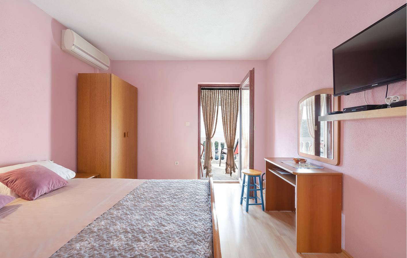 Ganze Ferienwohnung, Ferienwohnung für 3 Personen mit Terrasse in Primosten, Šibenik-Knin