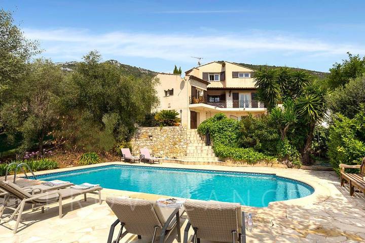 Ferienhaus mit Pool und schöner Aussicht in Gattières in Gattières, Mittelmeerküste (Frankreich)