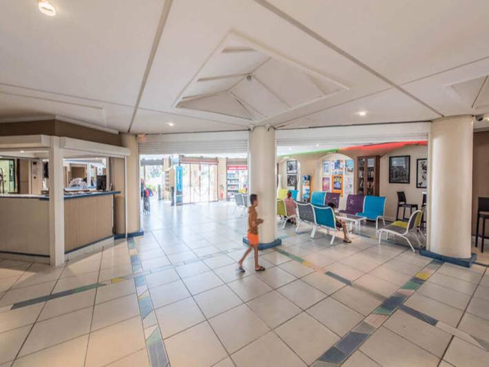 Gîte pour 6 personnes, avec balcon et piscine, animaux acceptés dans Office De Tourisme Cannes La Bocca - 3