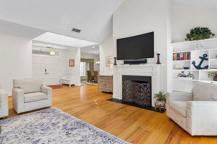 Vacation rental for 10 people, with pool and hot tub as well as terrace in Sea Pines