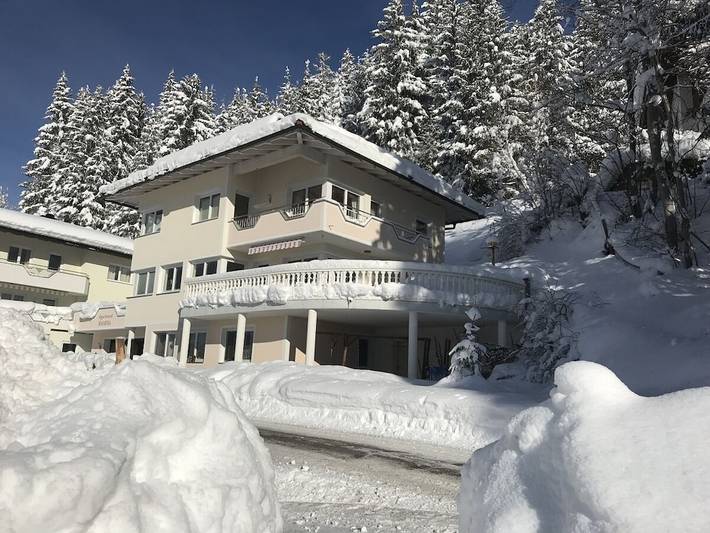 Ferienhaus für 5 Personen, mit Terrasse und Garten sowie Ausblick in Hainzenberg