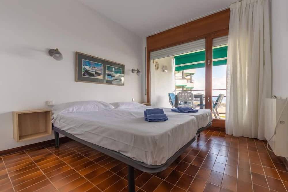 Apartamento entero, Constel·lació by Interhome in Creixell, Costa Dorada