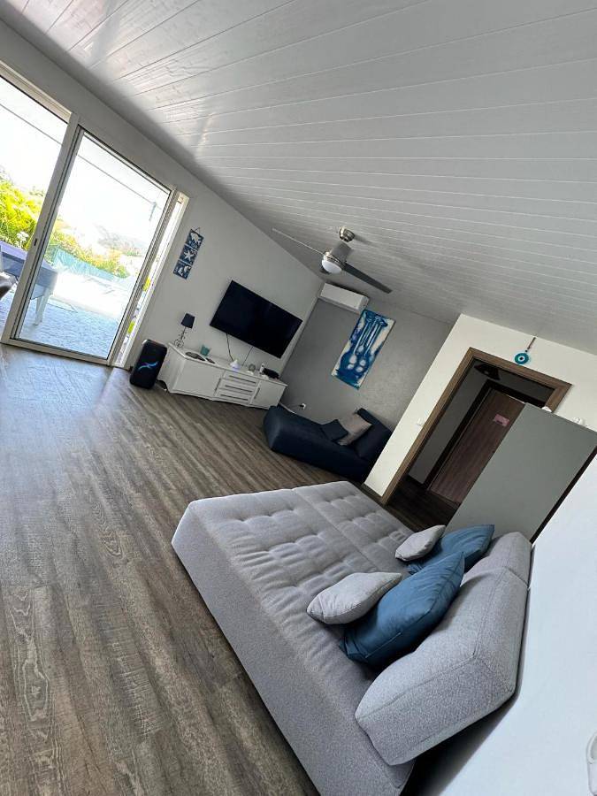 Gîte pour 2 personnes, avec piscine ainsi que vue et jardin dans Baignoire de Joséphine - 4